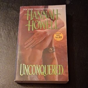 Hannah Howell Unconquered - Green Lettering Paperback